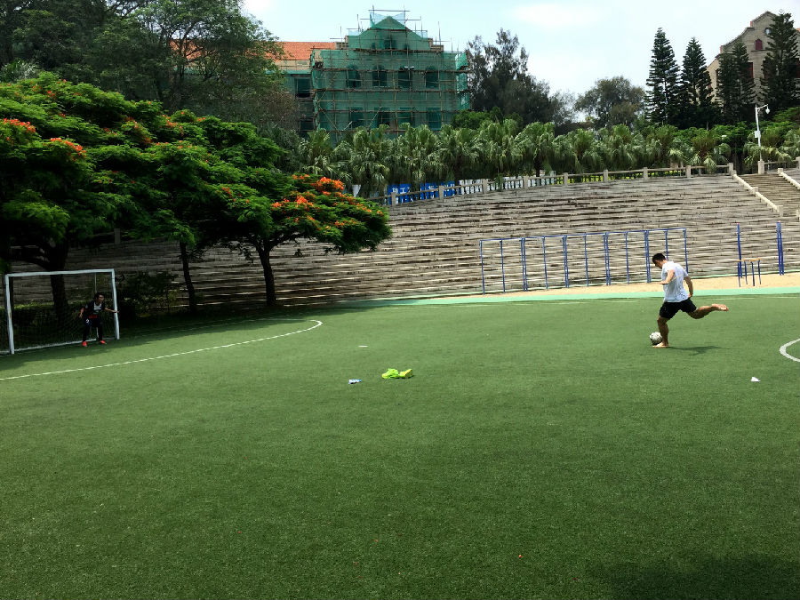 脱鞋单挑_调整大小.JPG