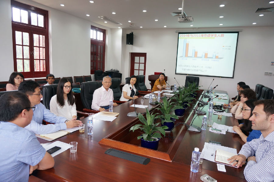 js9159路线检测领导与师生代表与中国国际广播电台代表团座谈-20150519_调整大小.JPG