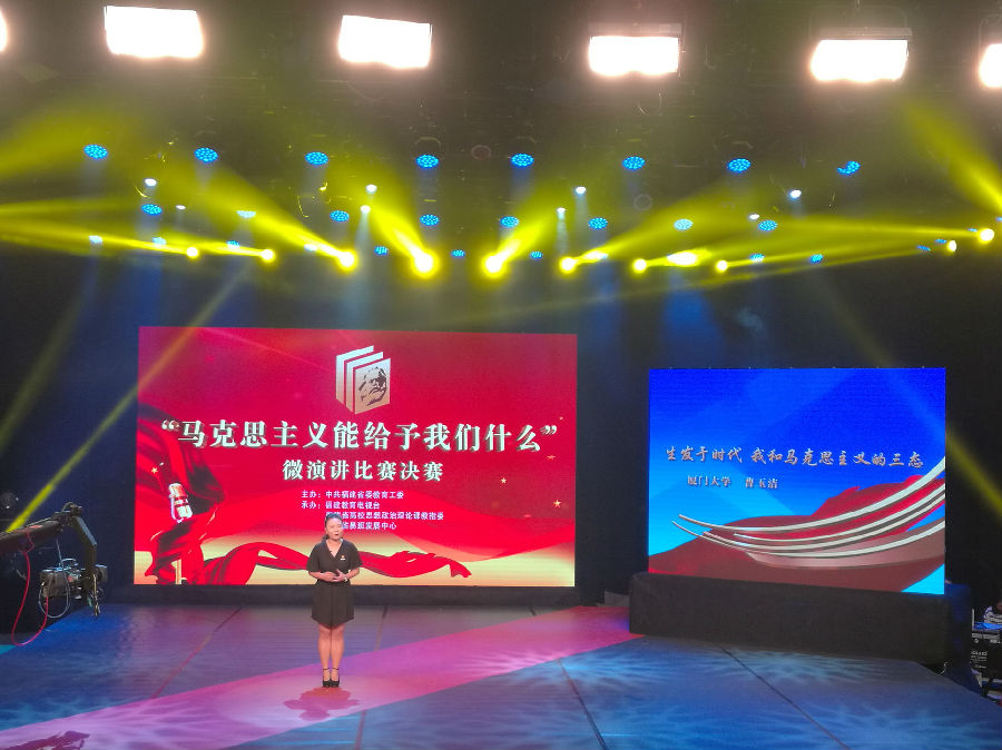 图一:演讲现场_缩小大小.jpg